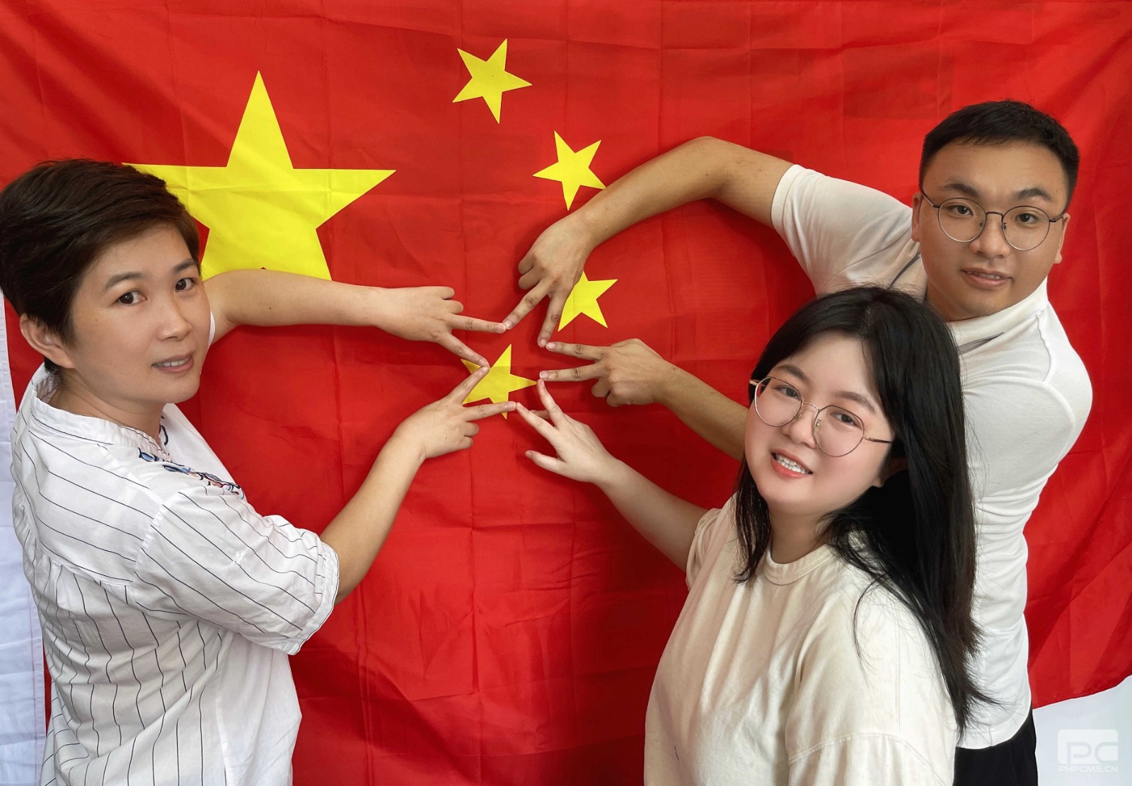 13.五星闪耀皆为信仰，愿祖国壮丽河山，国泰民安，璀璨星河，昌盛繁荣！（拍摄者：行政党支部覃兰芳）.jpg