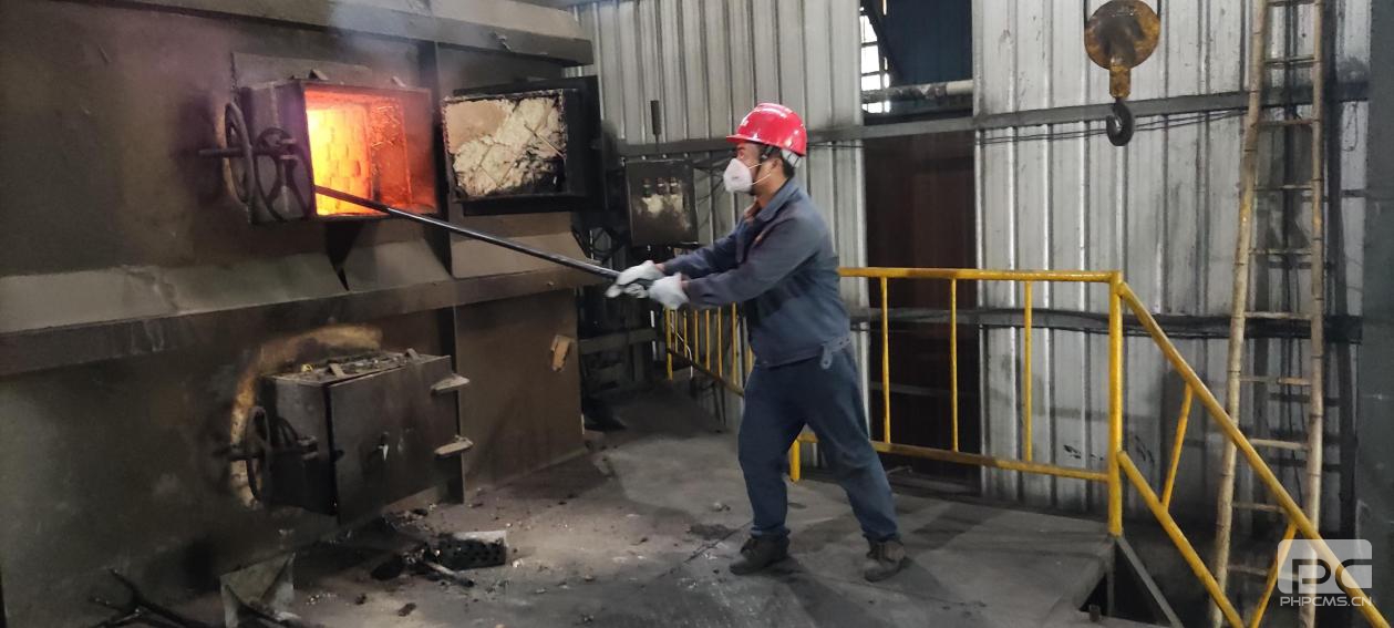示范烧炉子.jpg
