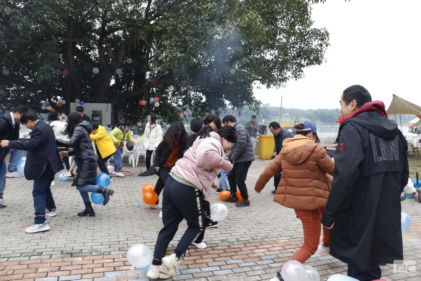 踩气球大战.JPG
