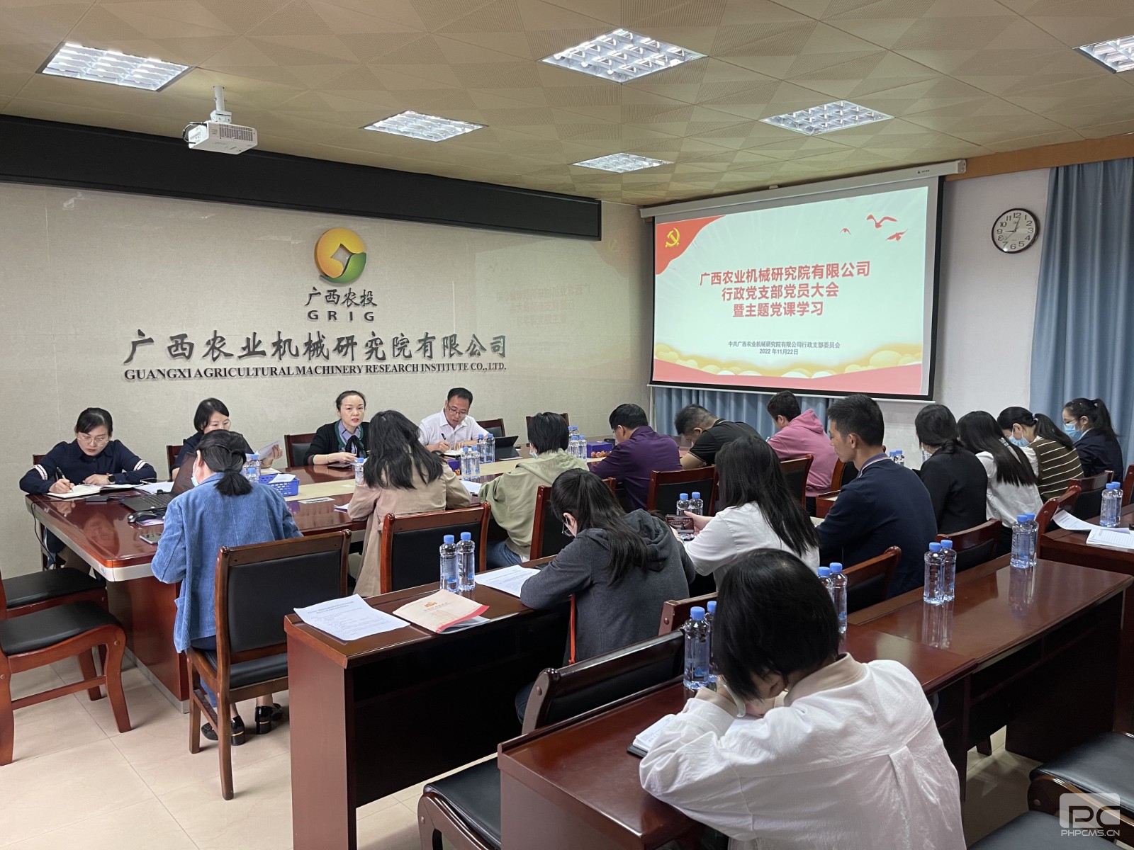 行政党支部会议现场.jpg